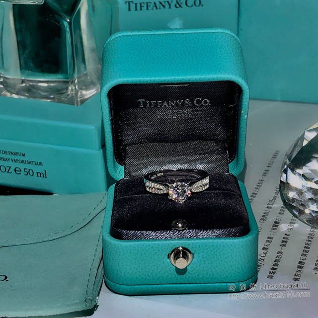 Tiffany純銀飾品 蒂芙尼女士專櫃爆款Setting六爪鑲嵌鑽石戒指  zgt1680